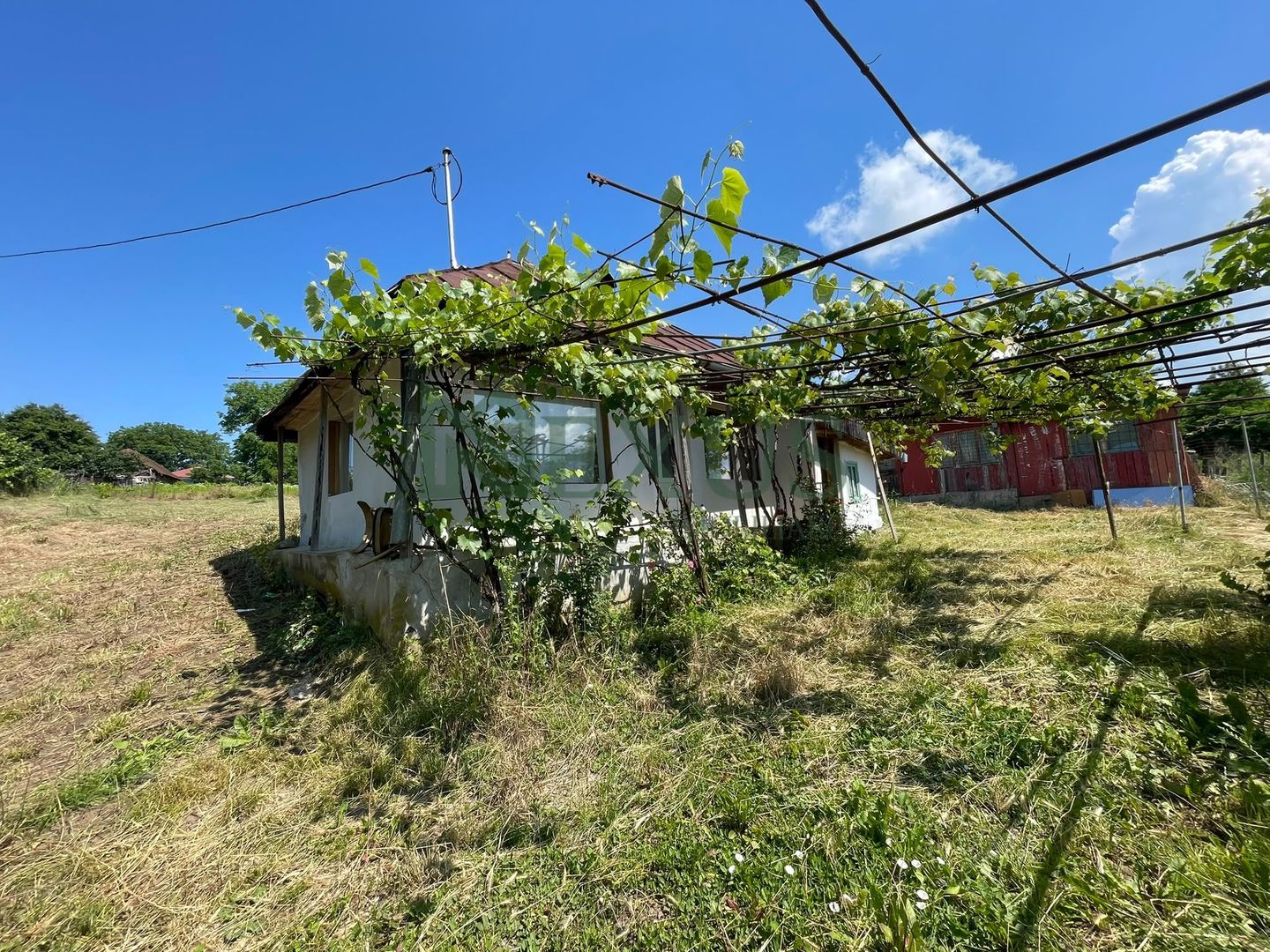 Casă bătrânească cu teren de 3.200 mp în Hertioana de Jos, jud.Bacău - Poză 2