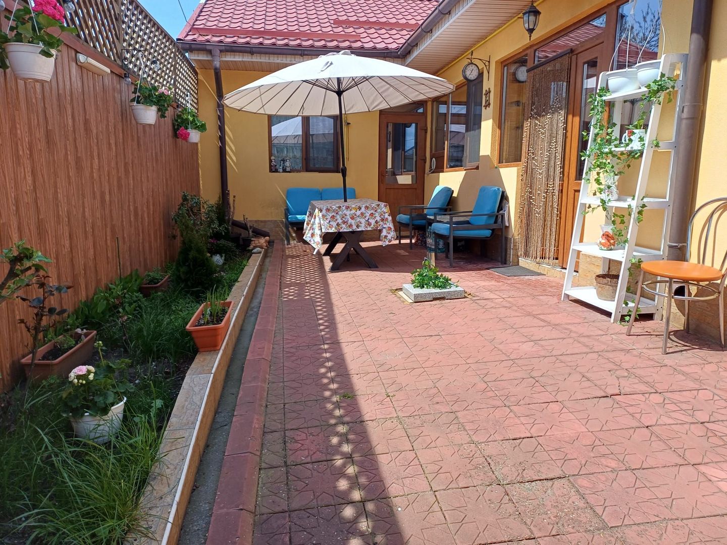 🏡 De vânzare – Casă în Galați, zona Cernat - Poză 1