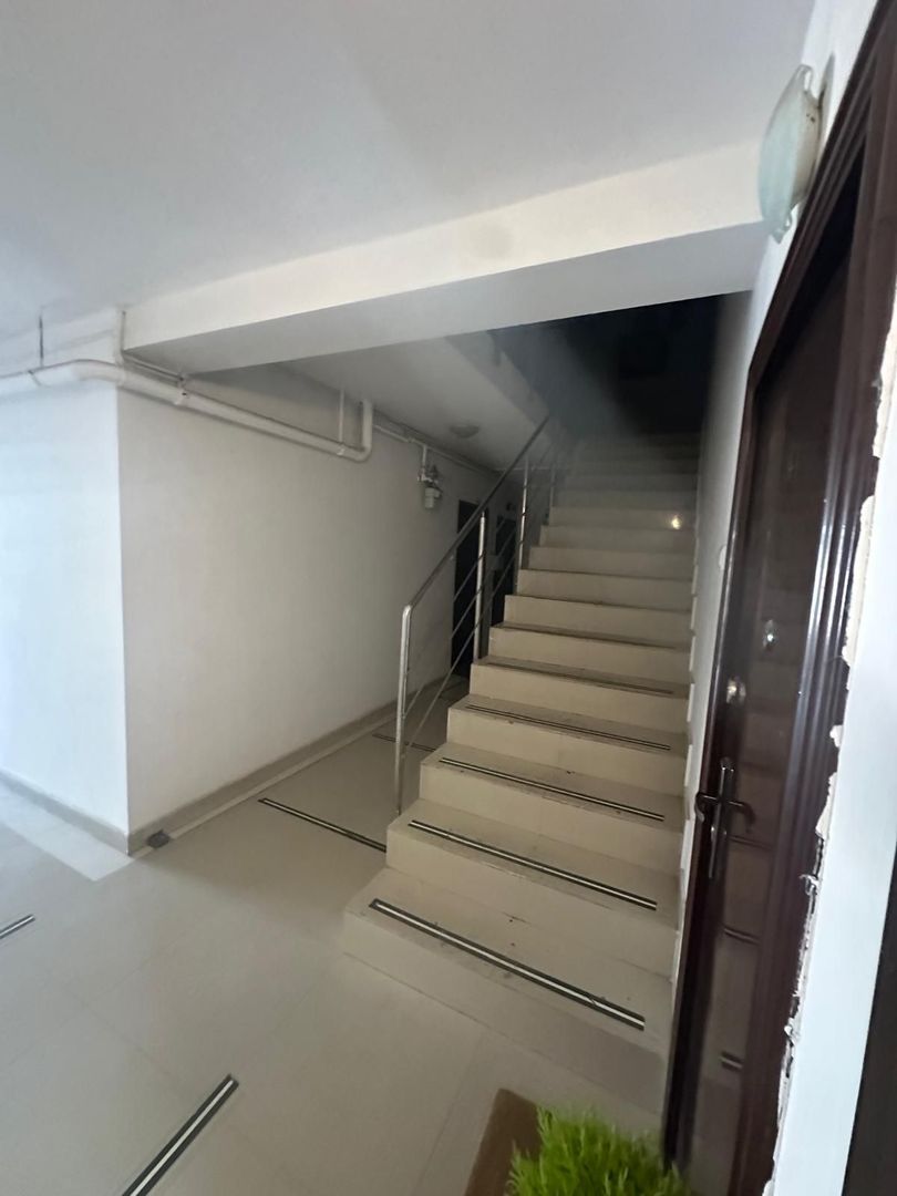 Aparatorii Patriei Ap. 3 Camere cu Gradina,ideal si pentru Spatiu Comercial - Poză 2