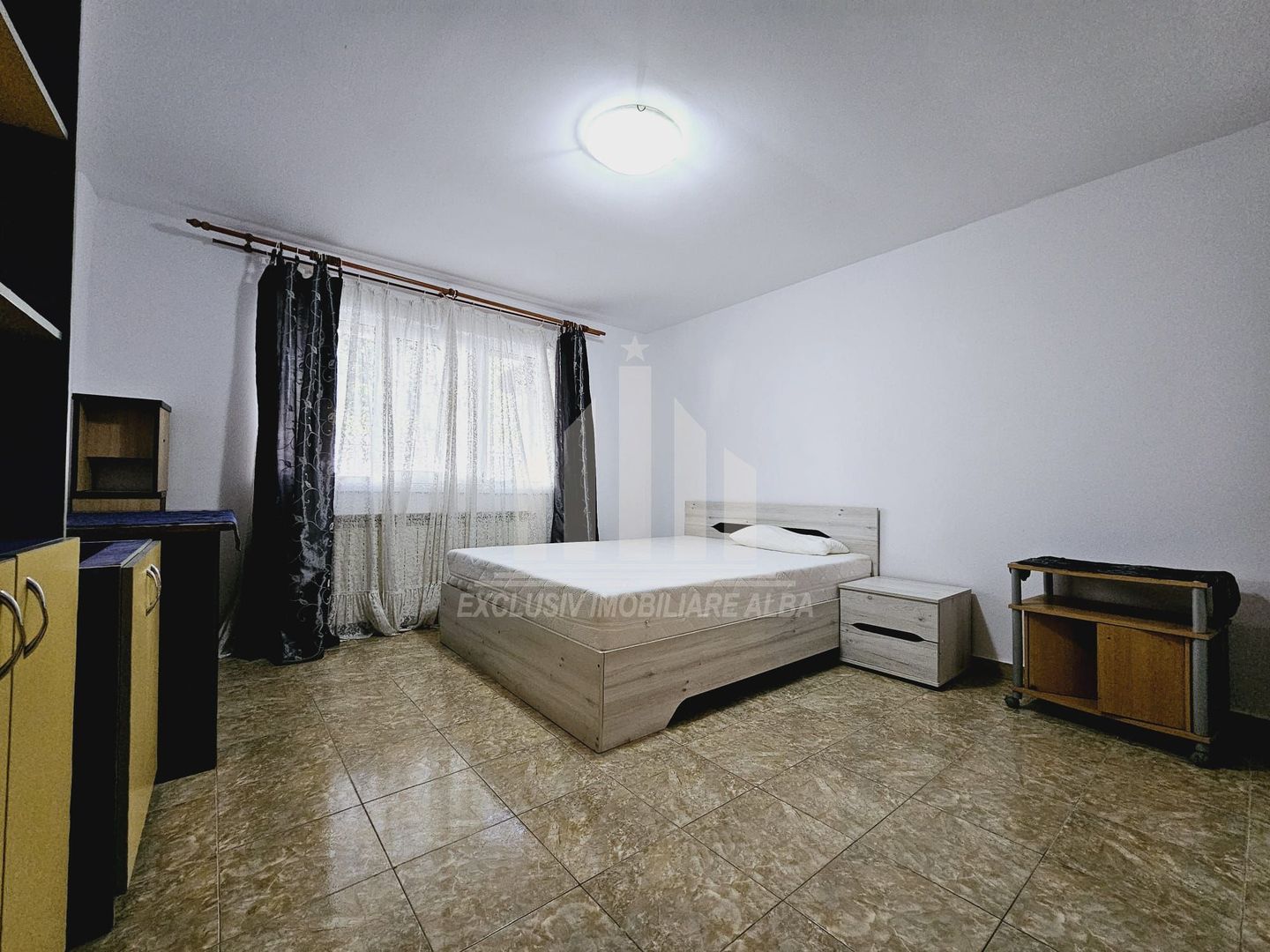 Garsoniera decomandata de vanzare, Cetate - Poză 1