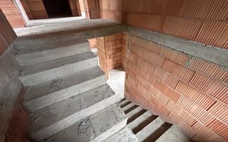 Casă Parter+Etaj– la roșu în interior, la cheie în exterior – Selimbar - Poză 2