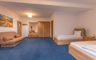 Pensiune Râșnov, 13 camere plus locuință proprietar, zonă Cetate - Poză 10