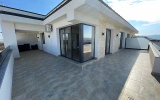 Penthouse de închiriat – 120 mp utili + terasă de 60 mp la 650 euro - Poză 1