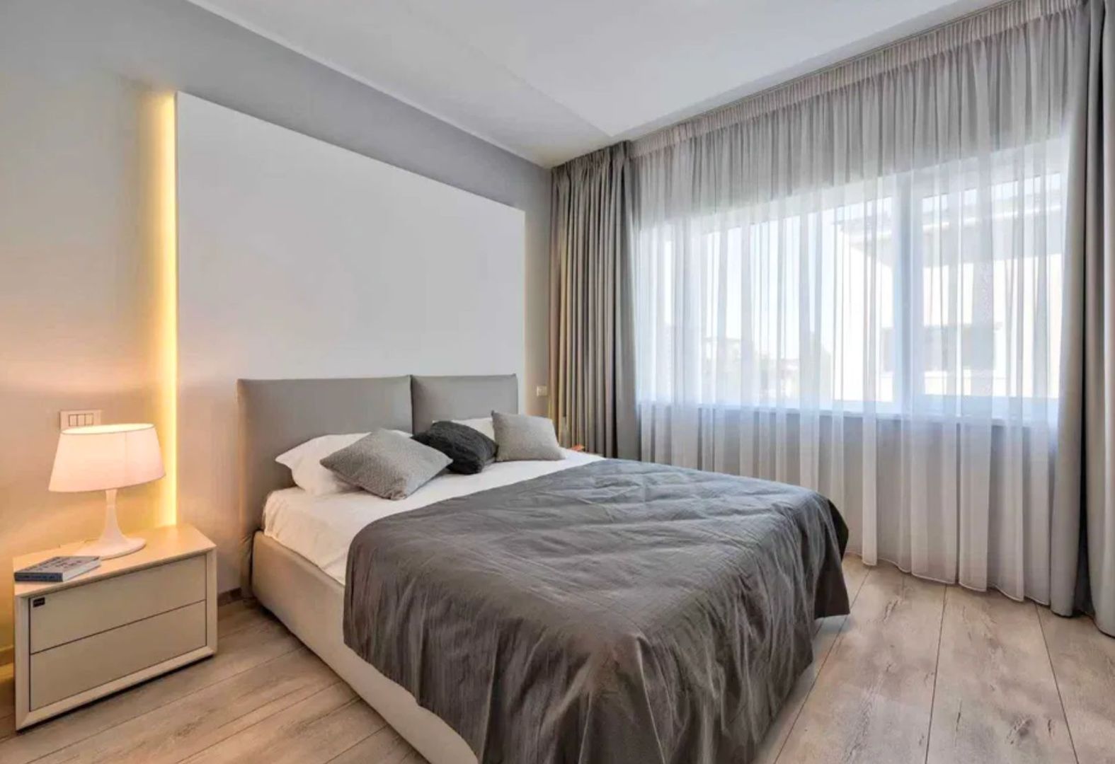 Inchiriere o casă tip duplex spațioasă și bine compartimentată - Poză 6