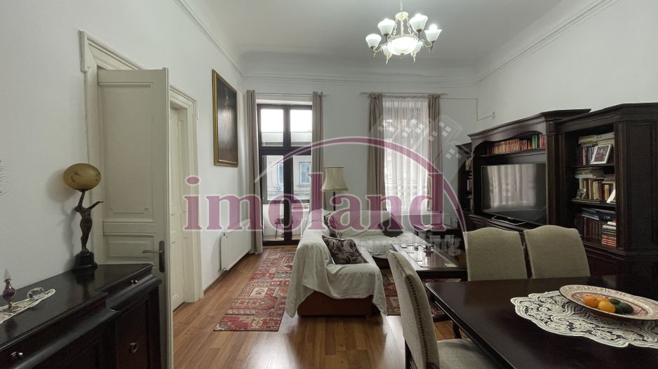 Apartament spectaculos de 4 camere într-o vilă cu farmec istoric pta Victoriei - Poză 2