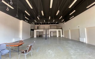 Spatiu comercial cu parcare - Poză 2