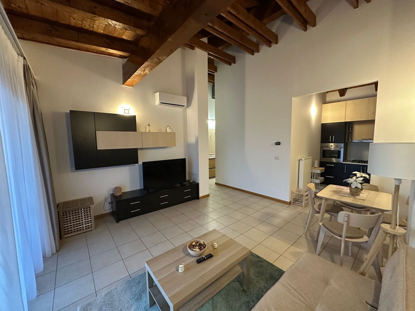 Apartment 2 canere la intrare in Dumbravita - Poză 3