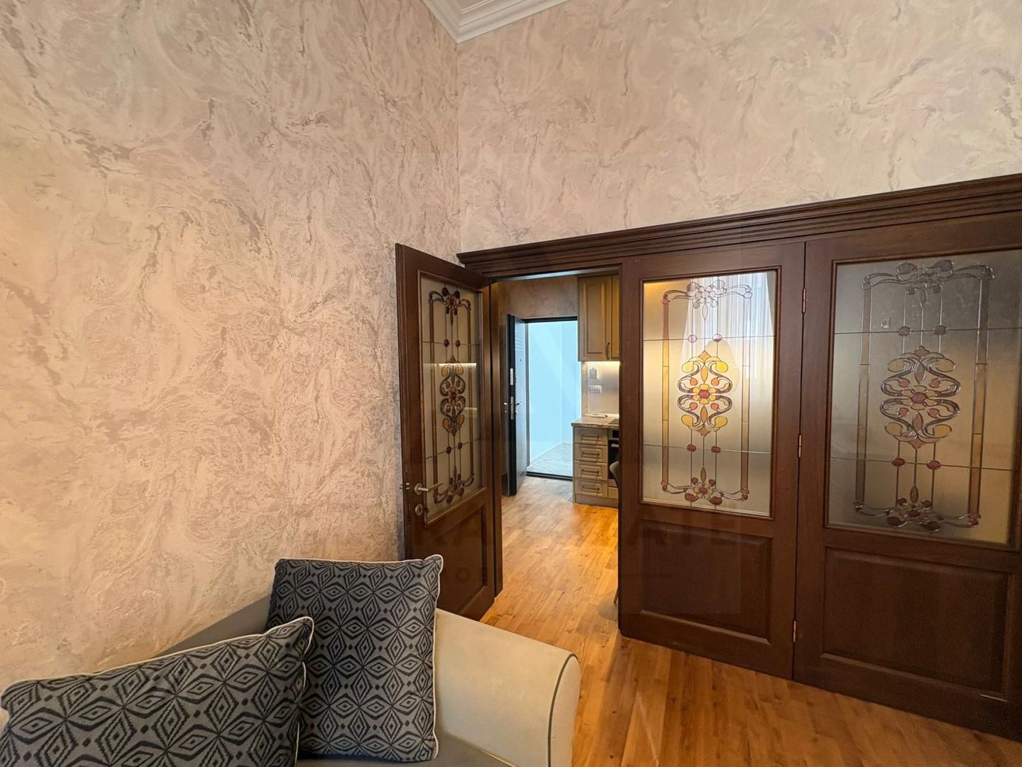 Apartament premium 2 camere 55 mp + pivniță renovat 2025 zona Centrala - Poză 2