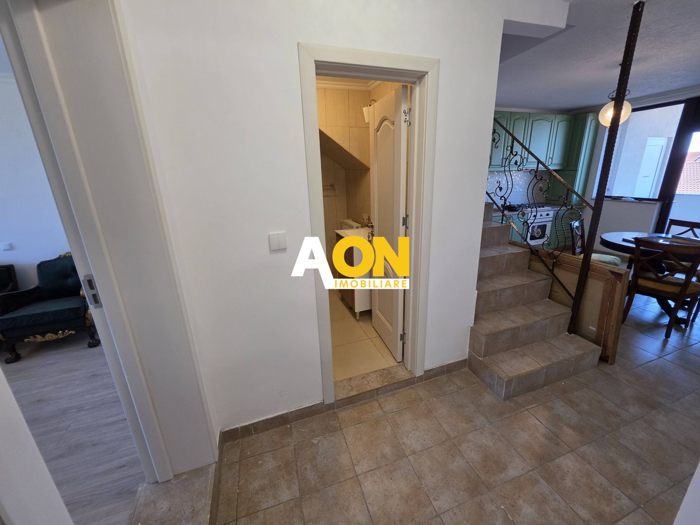Apartament 5 camere, renovat, 68 mp utili + mansarda 52 mp,  Cetate - Poză 9