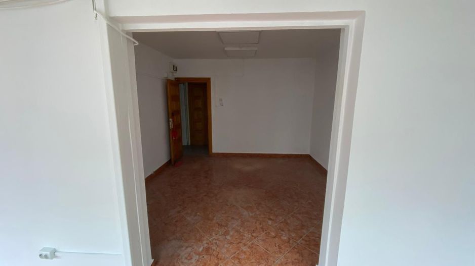 De vanzare/inchiriat spatiu comercial  Siderurgistilor 82.000 euro/2500 lei - Poză 3