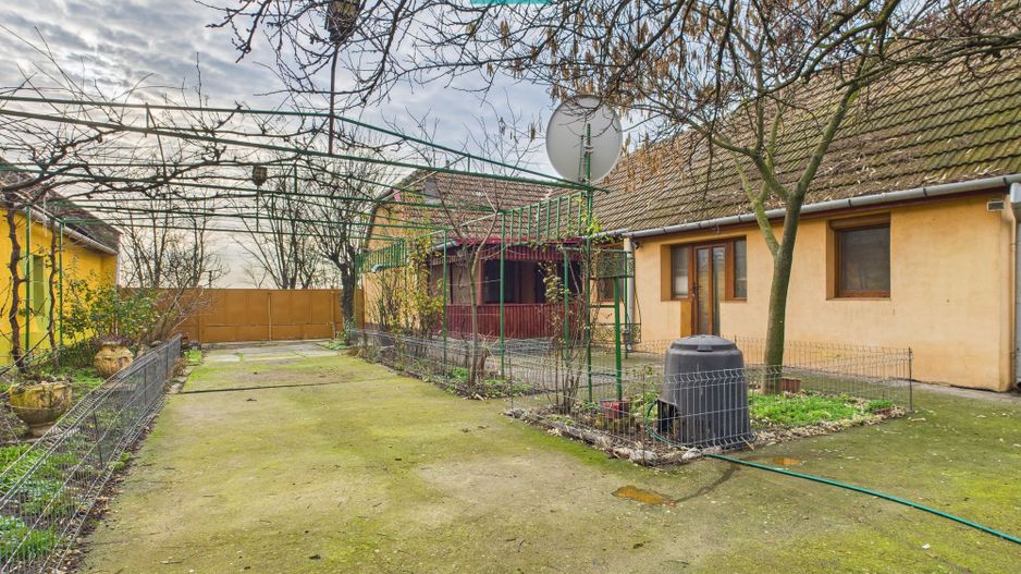 Casă cu teren 930 mp în Becicherecu Mic - Poză 22