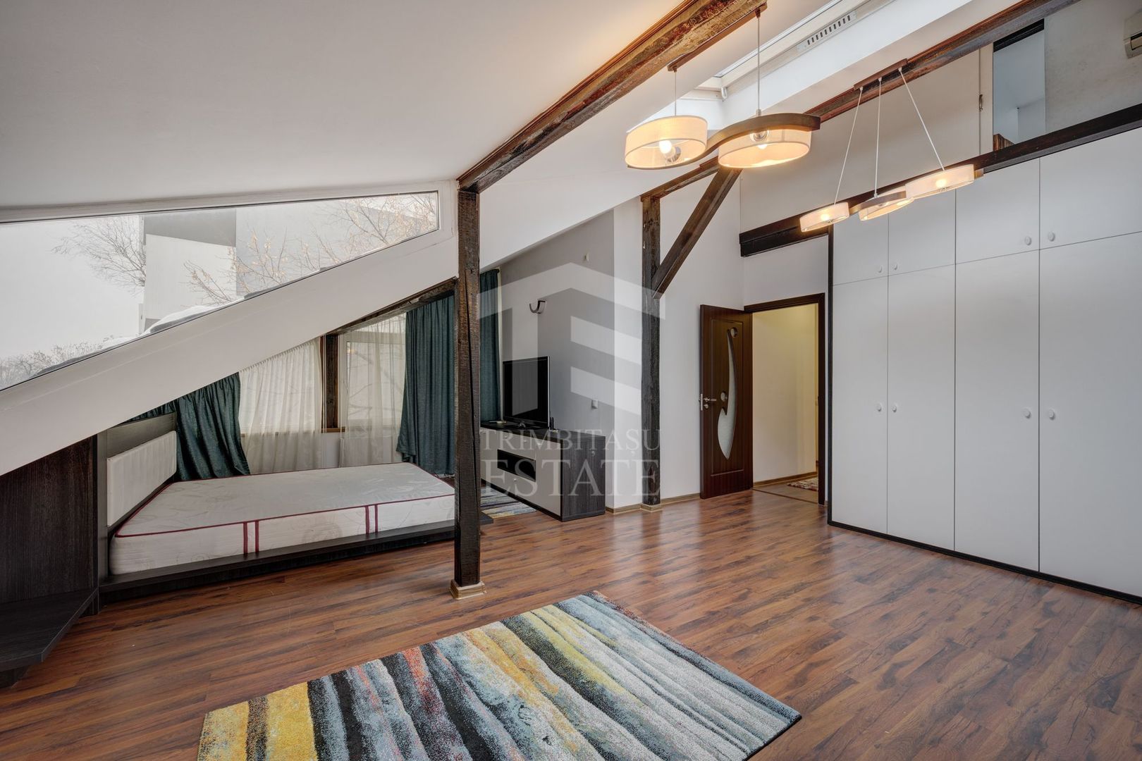 2 Apartamente  in Vila 5 Cam Metrou Basarab Gara de Nord - Poză 1