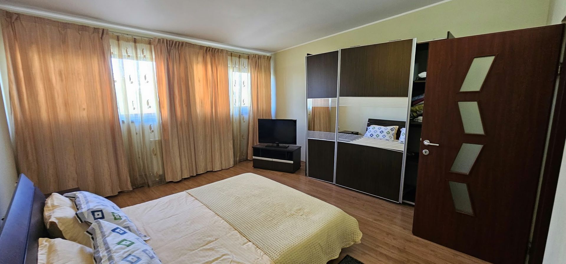 Spațiu - apartament 5 camere de închiriat – 160 mp - Micro 20 – zona BKO - Poză 3