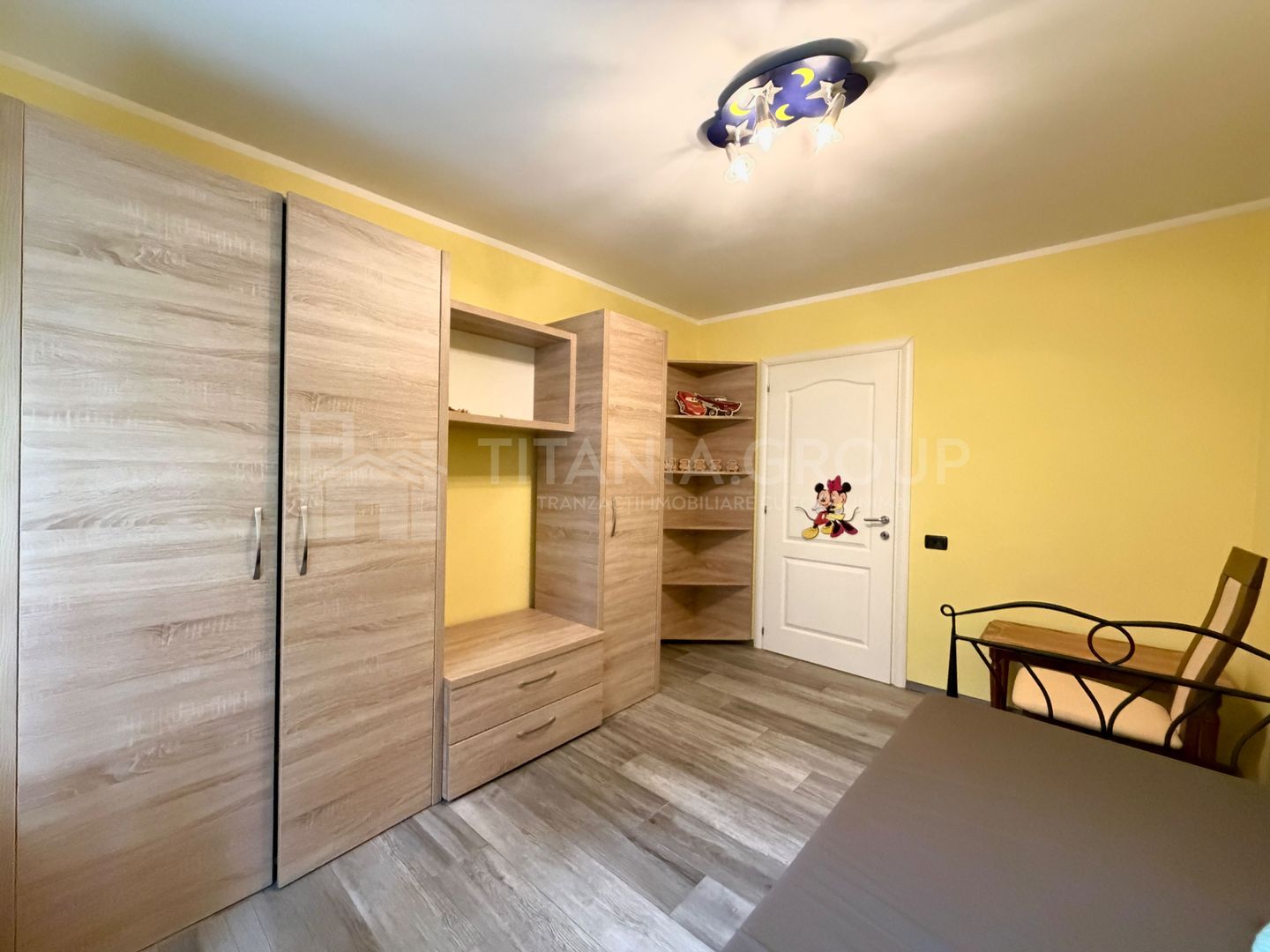 Apartament cu 3 camere, 2 bai  - zona Tractorul - Poză 13