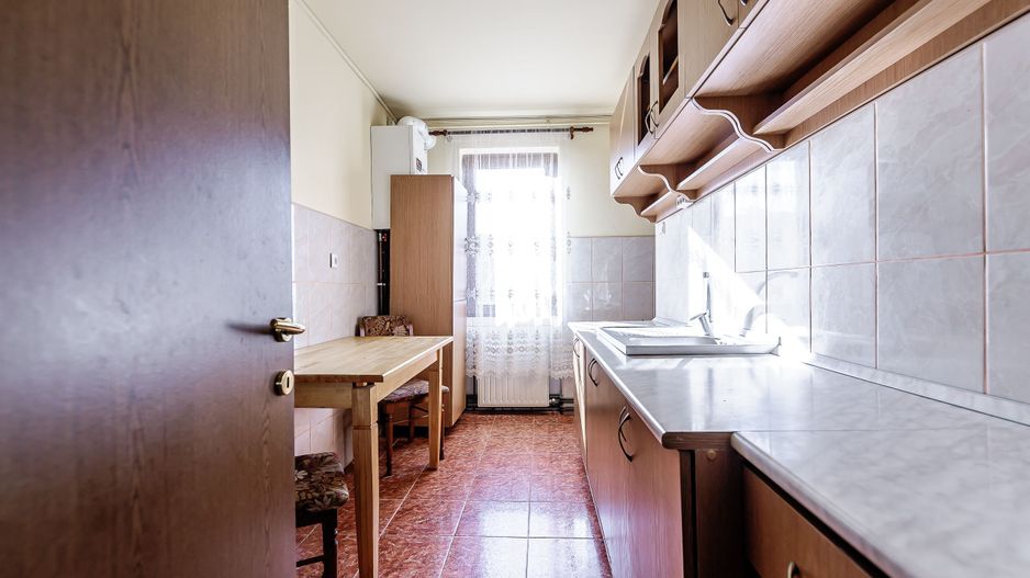 Apartament cu 3 camere etaj 3 zona Miorița, cartier Micalaca - Poză 3