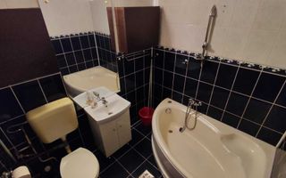 Inchiriez apartament 2 camere decomandate zona OMW/stadion Cetate - Poză 3