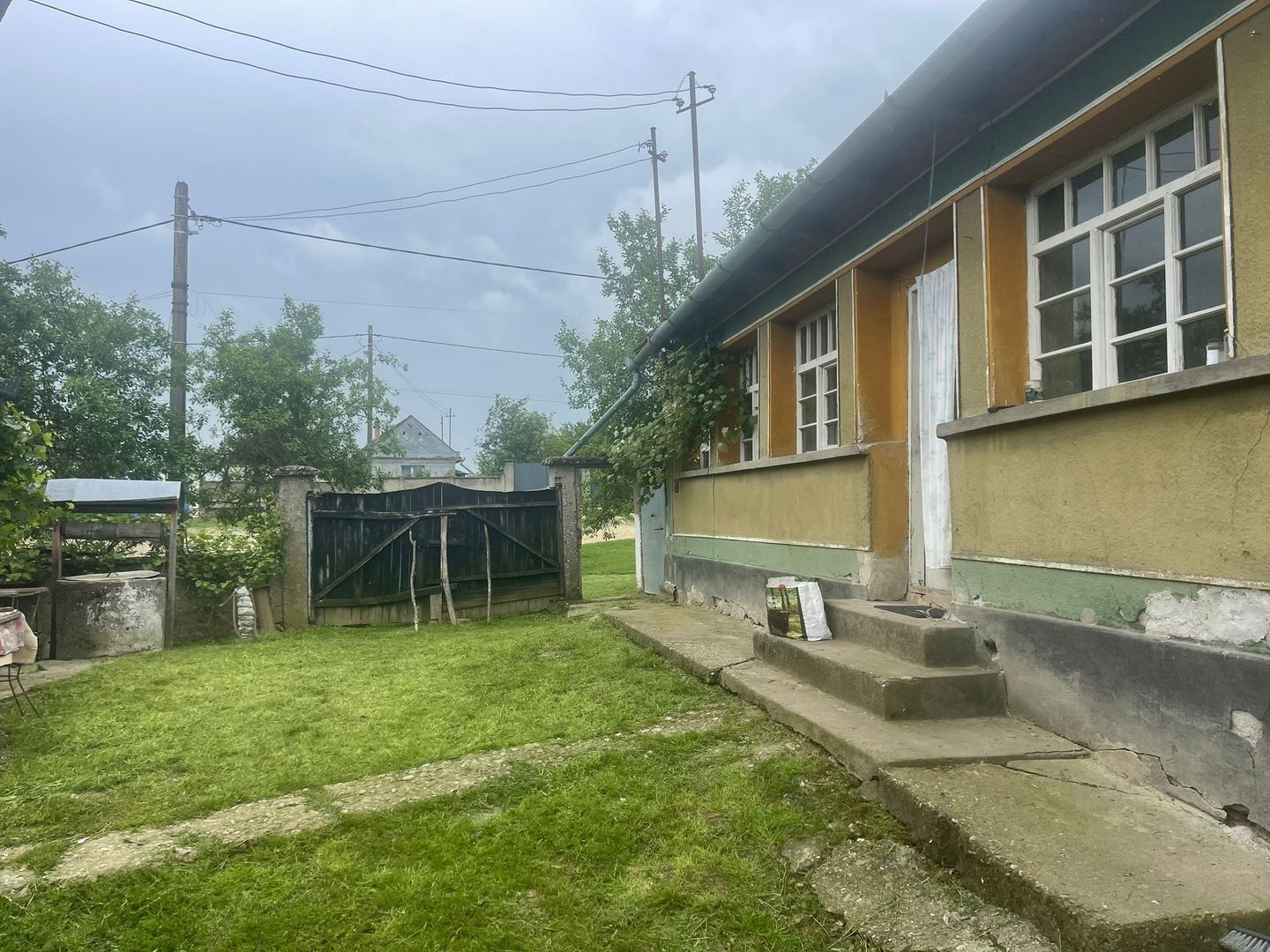 De vânzare | Casă tradițională pe deal + teren 2.470 mp | Sat Burzuc | - Poză 2