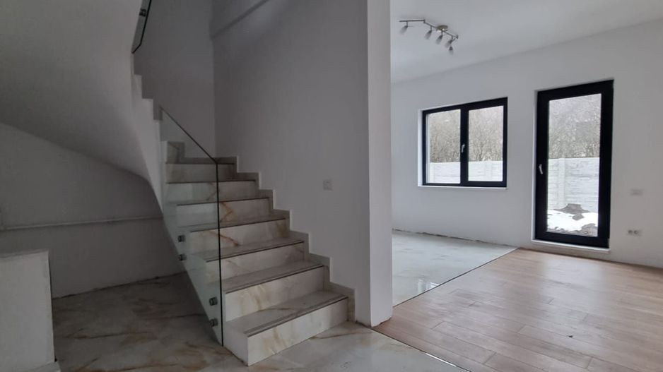 Reședință Modernă cu Finisaje Distinse - Poză 22