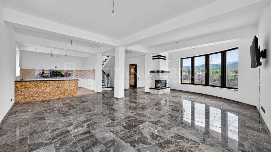 Vila cu arhitectura deosebita, teren 636mp, Cristian, Brasov - Poză 27