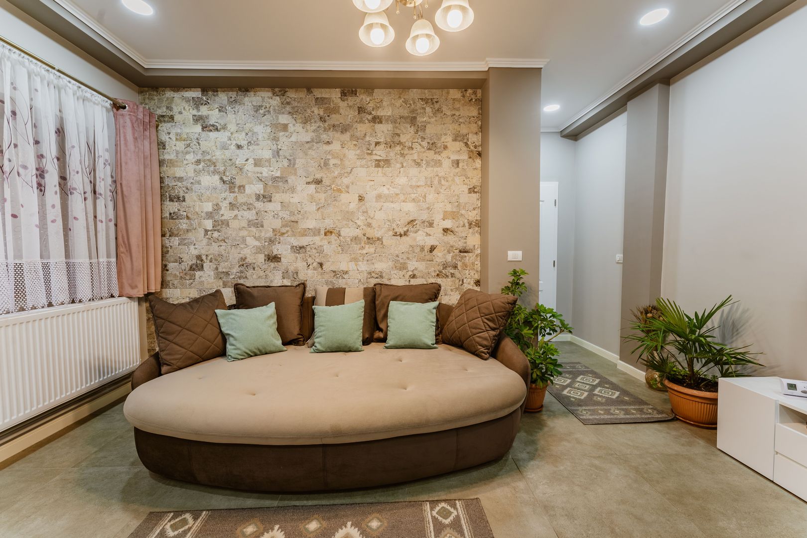 Apartament la curte cu intrare separată - Poză 4