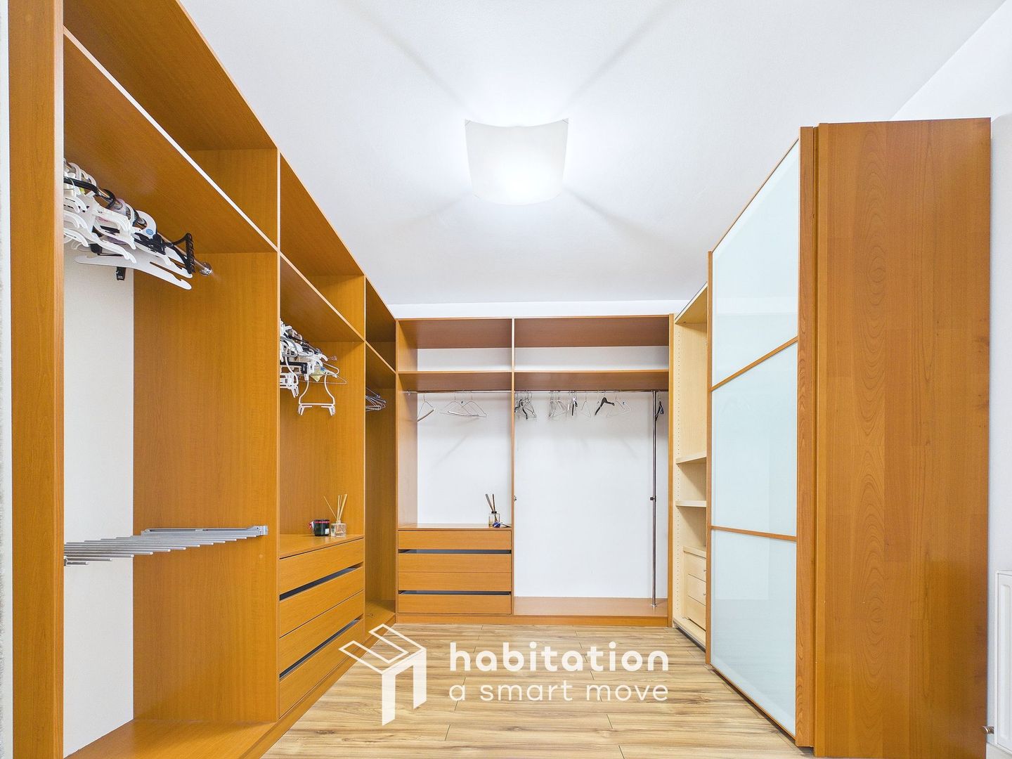 Confort de casă, spațiu generos – apartament premium în Dumbrăvița - Poză 12