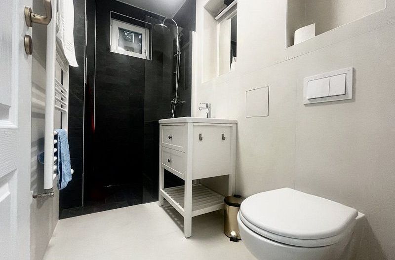 Un apartament primitor si modern, situat in zona Ultracentrală - Piața Victoriei - Poză 14