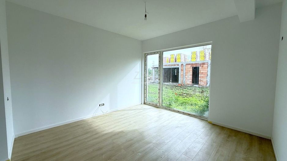 Bloc finalizat. Gradina proprie 52 mp. Decomandat. Loc de parcare. - Poză 2