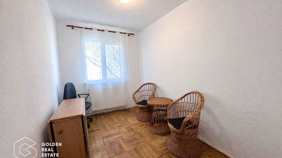 Apartament  4 camere, etaj 1, zona Vlaicu, centrală proprie, loc de parcare - Poză 5