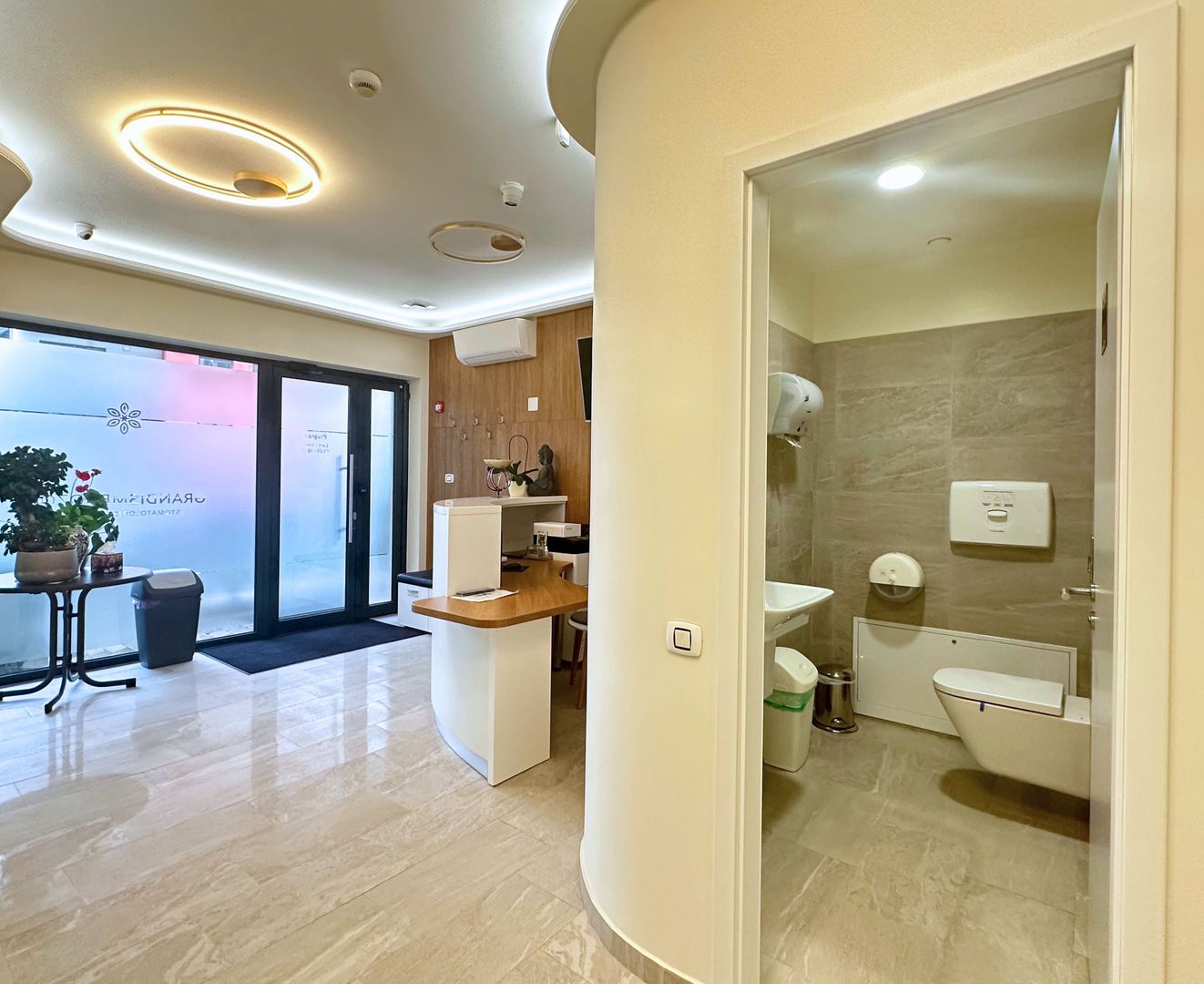 De vânzare Centru Medical Multifuncțional 196 mp zona Coresi - Poză 15