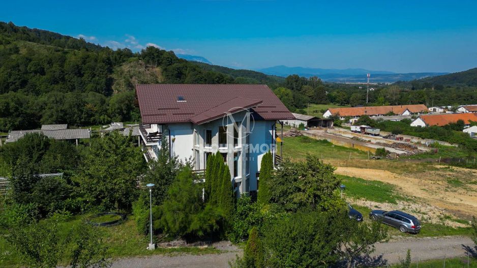 Pensiune la cheie, 13 camere, Randament ridicat, Cheile Rasnoavei - Poză 16