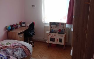 Apartament spațios cu 3 camere semidecomandat, în zona Calea Florești. - Poză 4