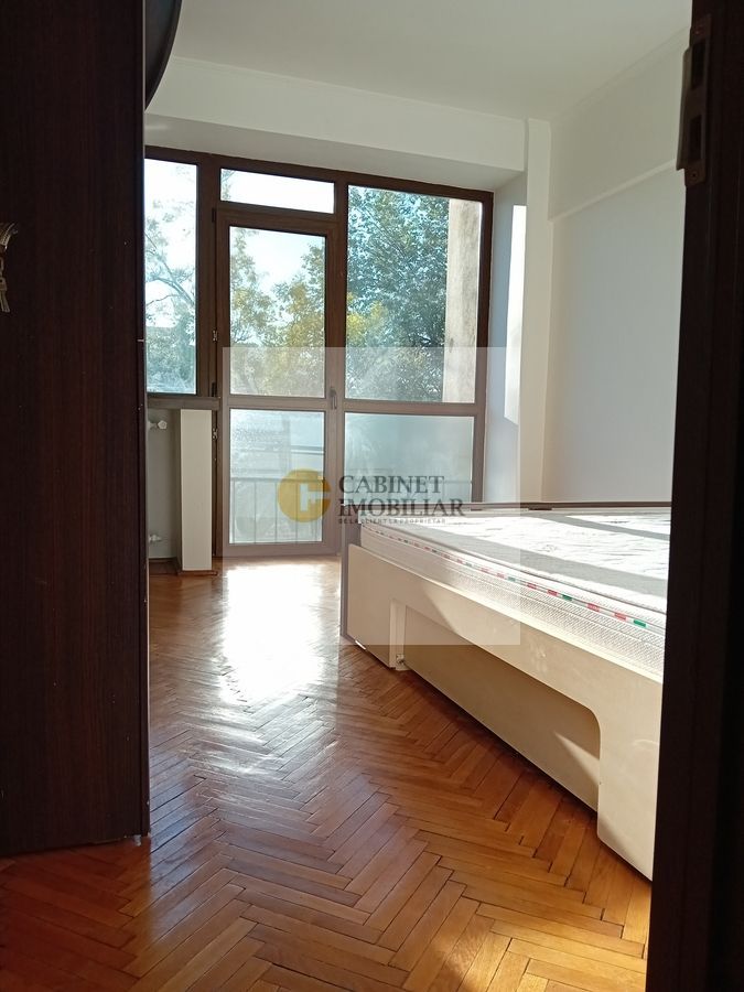 2 camere | Decomandat  | Romana  | Etaj 1/8 - Poză 1