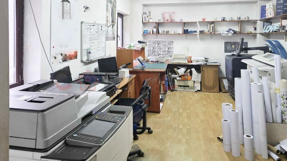 Spatiu Comercial central 45 mp cu parcare proprie - Poză 2