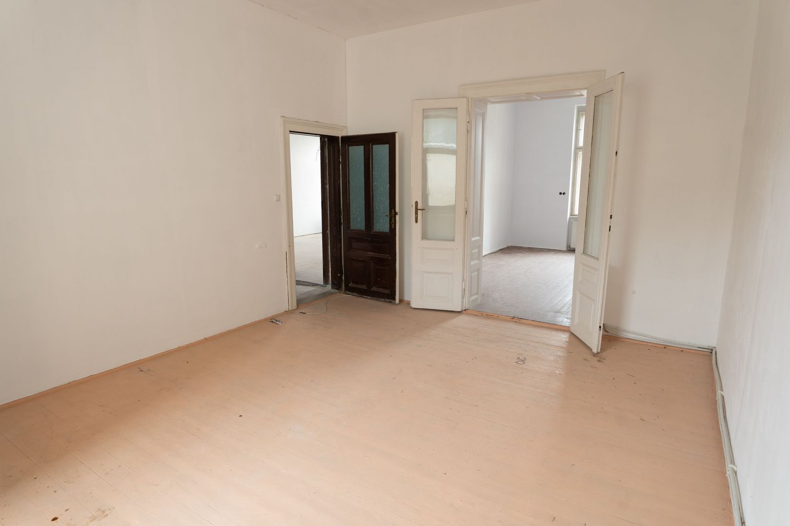 De vanzare Cladire bloc Istoric Central Arad D+P+E+M curte proprie - Poză 16