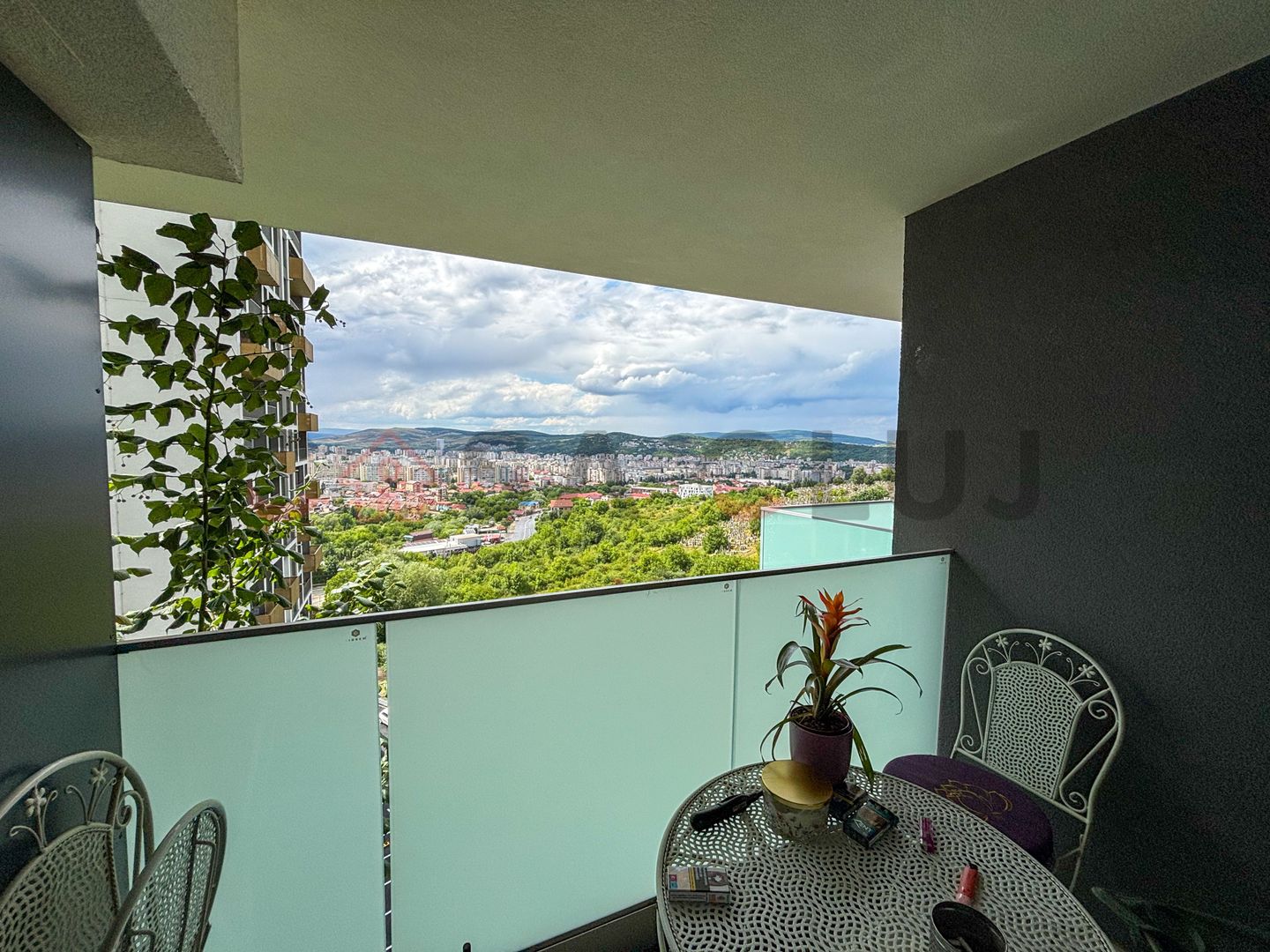 Apartament La Cheie in Seasons - Parcare Subterana - Poză 1