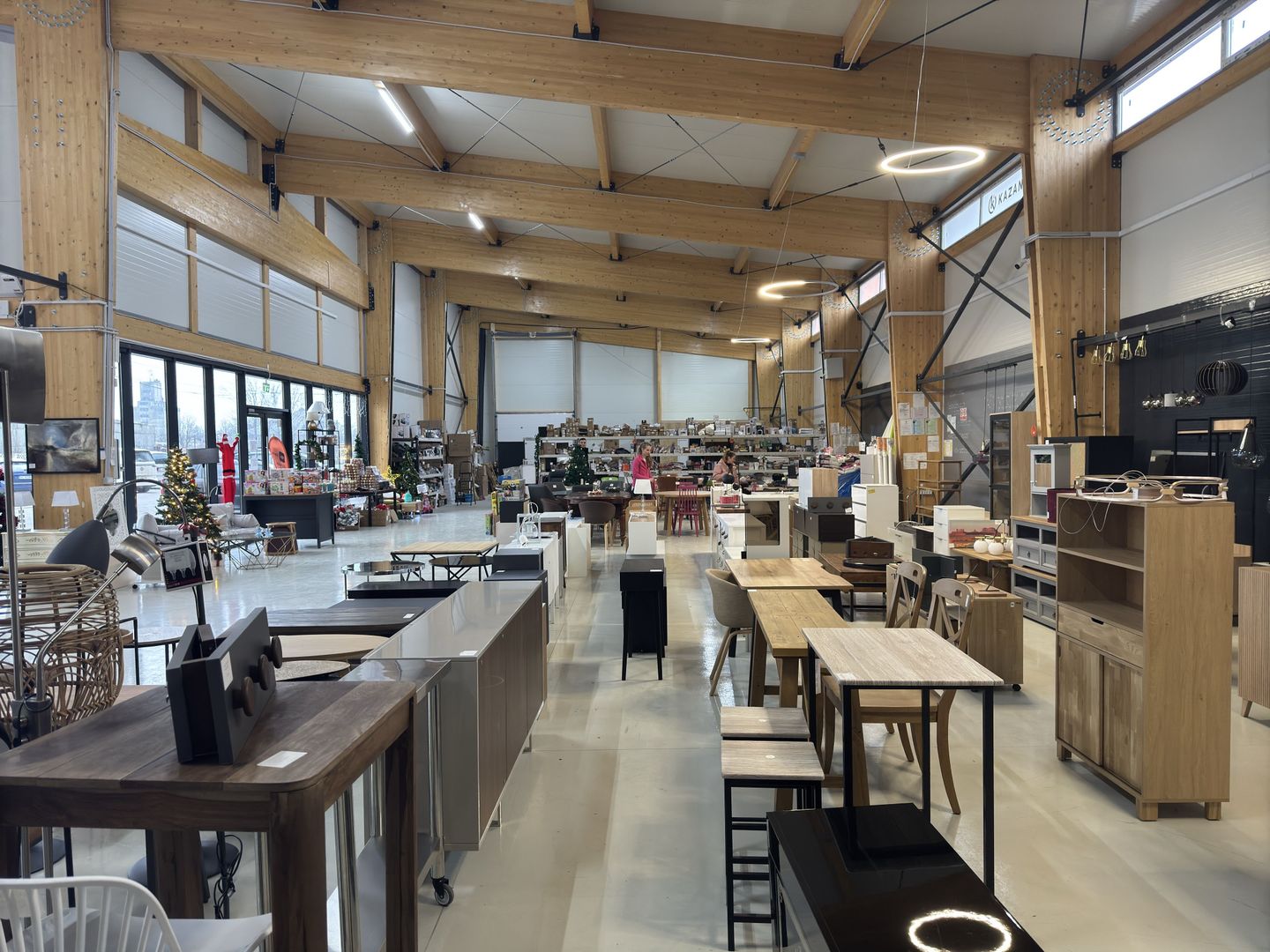 Showroom + cladire birouri | Roman/Neamt | stradal - de vanzare - Poză 1