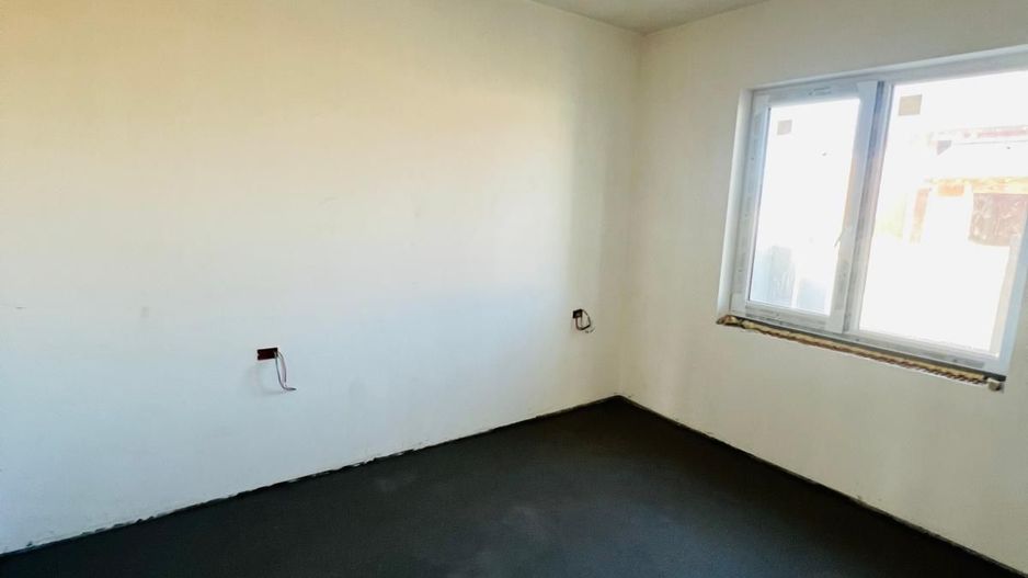 Casa noua ,  finisata cu 5 camere in localitatea Santandrei - Poză 4