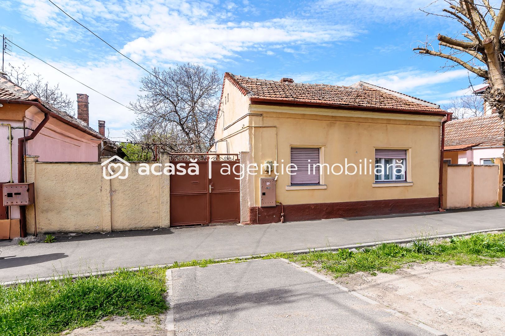 Ocazie Casa veche cu teren generos de 1095 mp in Parneava - Poză 1