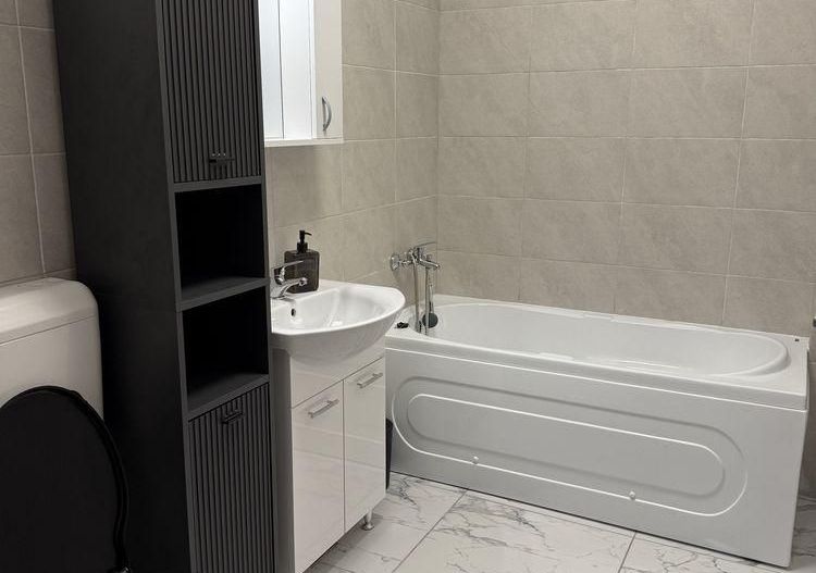 GARSONIERA BIRUINTEI, PRIMA INCHIRIERE, CURTE 9 MP, METROU 12 MINUTE - Poză 3