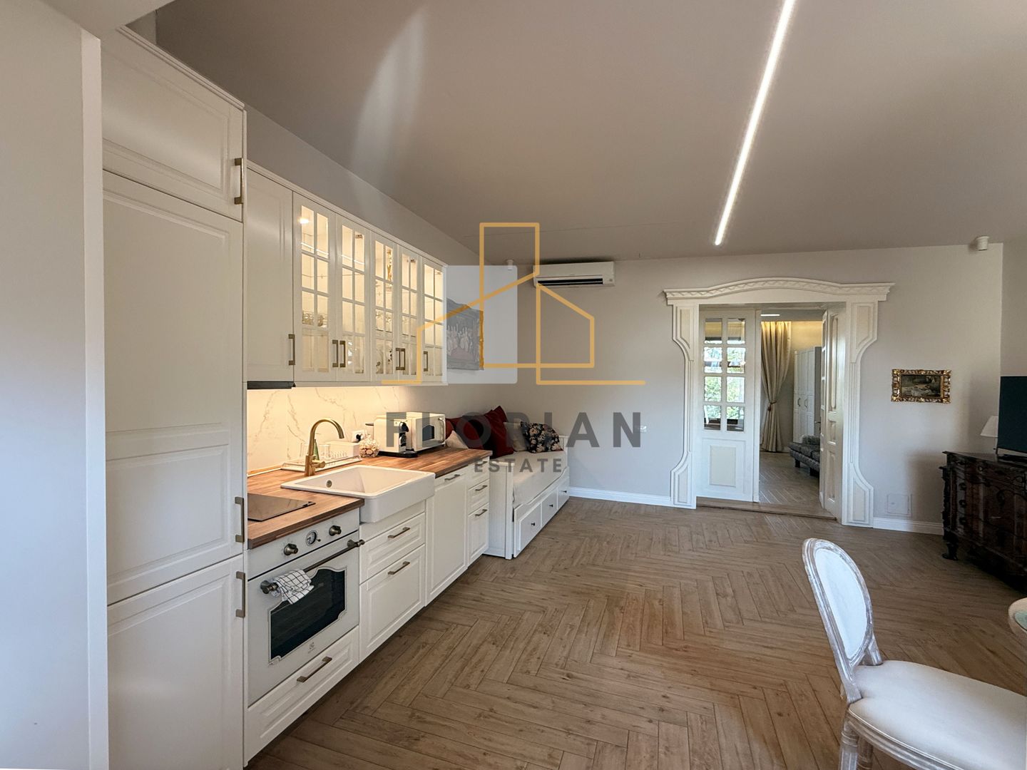 Apartament  modern cu 2 camere in cladire istorica– Zona Sinaia - Poză 13