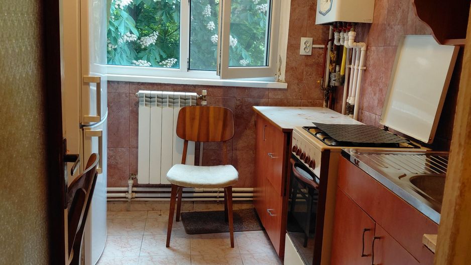 Apartament cu 2 camere Tiglina 1,et.2,strada Saturn zona pietei - Poză 5