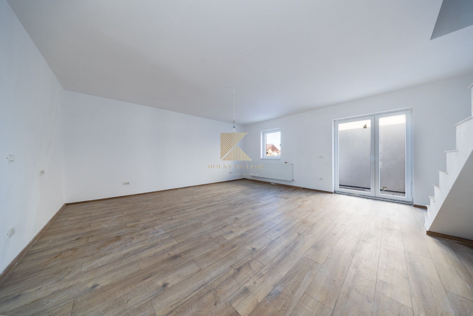 Casă modernă cu curte privată, aproape de Brașov – Cartierul Izvor - Poză 21