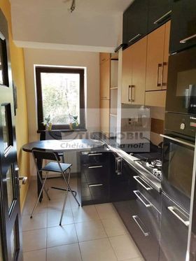 2 CAM  D MOBILAT UTILAT PARCARE IN CURTE INTERIOARA - Poză 3