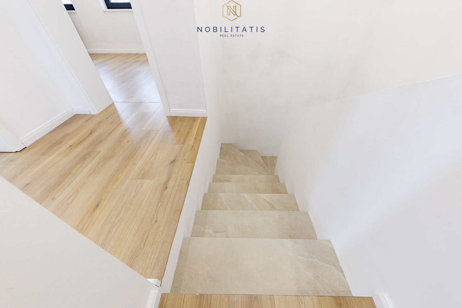 Duplex de vanzare la liziera padurii - 130 mp, 4 bai & 4 dormitoare - Poză 36