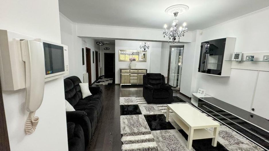 Apartament de inchiriat de lux cu curte privată | Aviatiei–Caramfil | - Poză 1