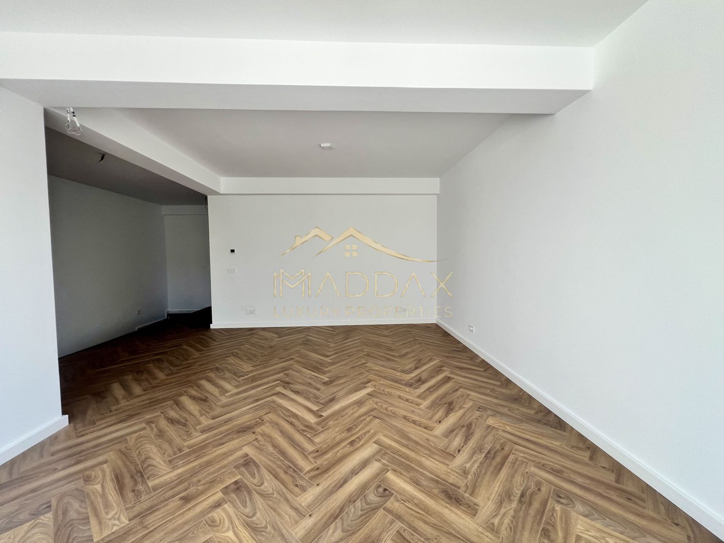 Vilă **6 camere  **451mp // Zona Iancu Nicolae - Poză 72