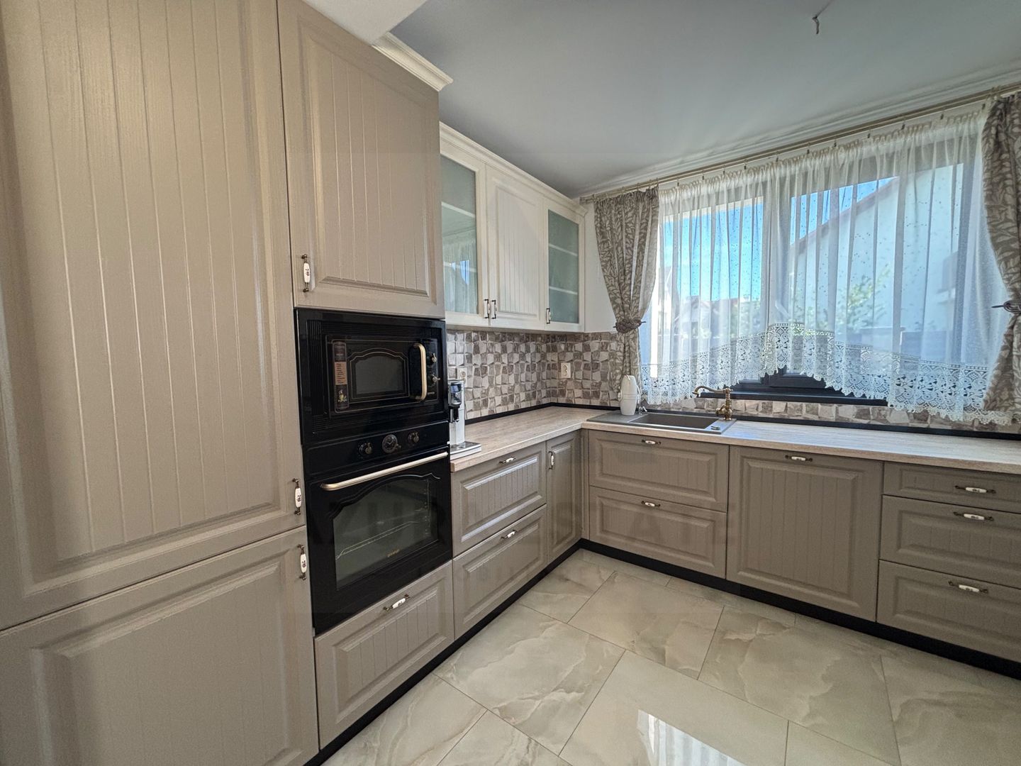 Casa individuala ultrafinisata 200 mp utili si teren 462 mp  Selimbar - Poză 16