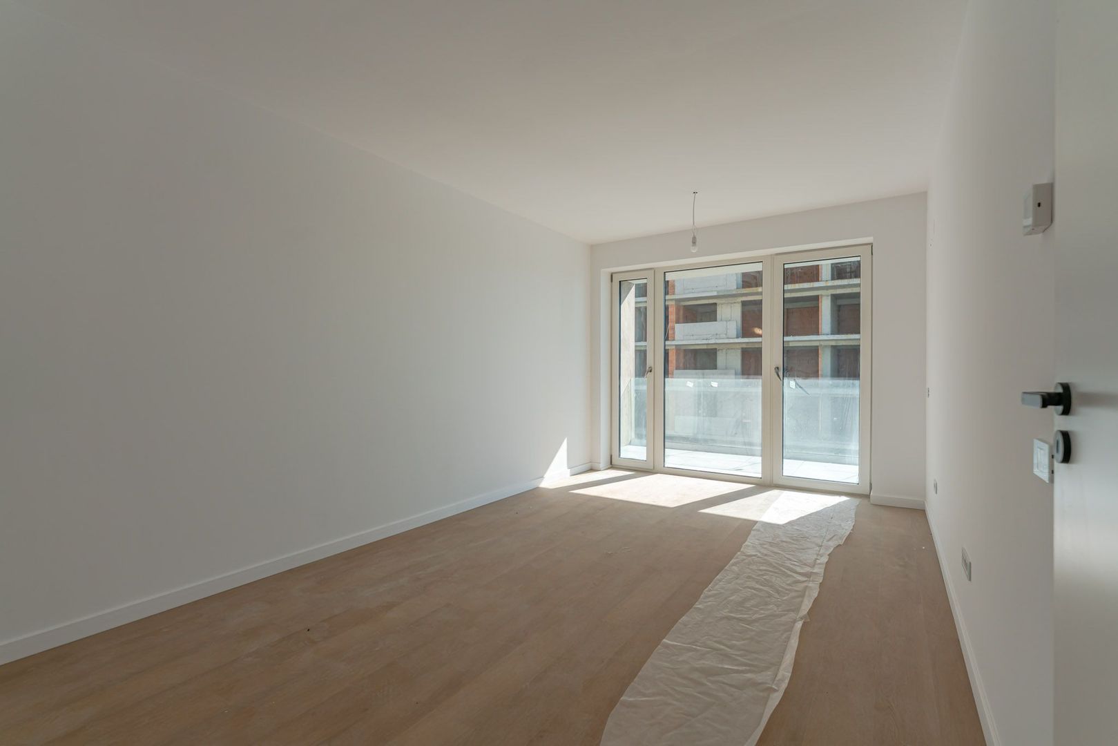 Apartament Decomandat | 53 mp utili + 10 mp balcon | Sala Polivalentă - Poză 3
