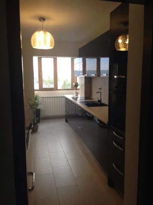 Vanzare Apartament 4 Camere Foarte Spatios Zona De Nord A Orasului - Poză 3