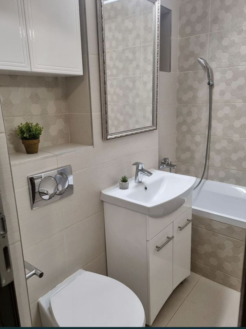 Vand sau schimb apartament 3 camere - Poză 1